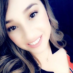 Meet your Posher, Desiree